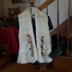 Beautiful L'atiste faux fur vest! SALE